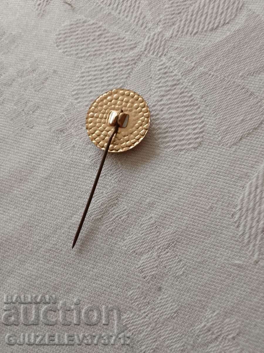 Old football badge Lokomotiv with price 10.00 BGN | € 5.11 Old football badge Lokomotiv with price 10.00 BGN | € 5.11