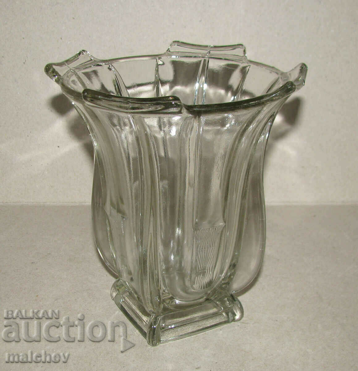 Стъклена ваза 16 см сецесион ар нуво 1930-те г., отлична