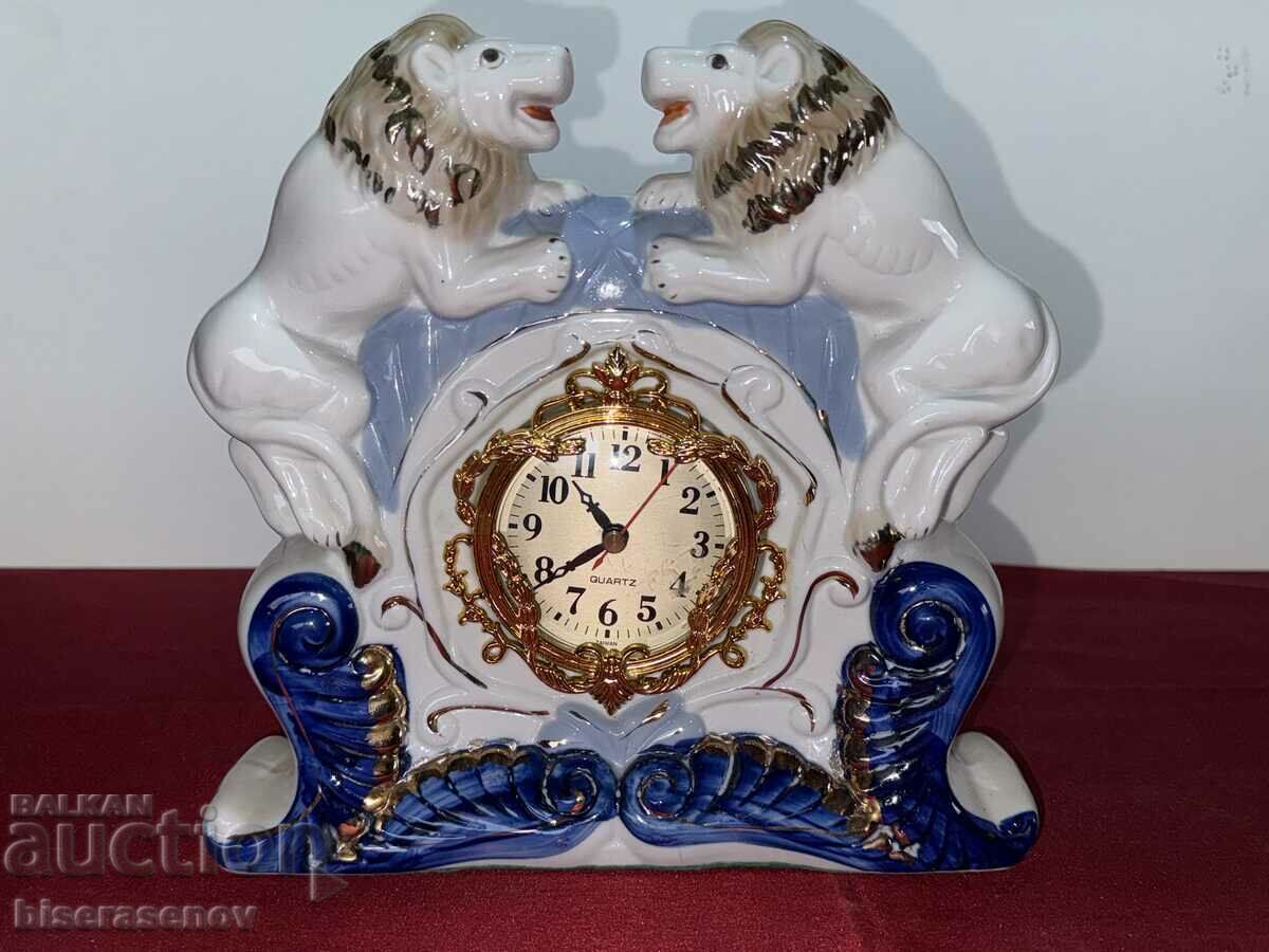 Beautiful porcelain quartz clock working!