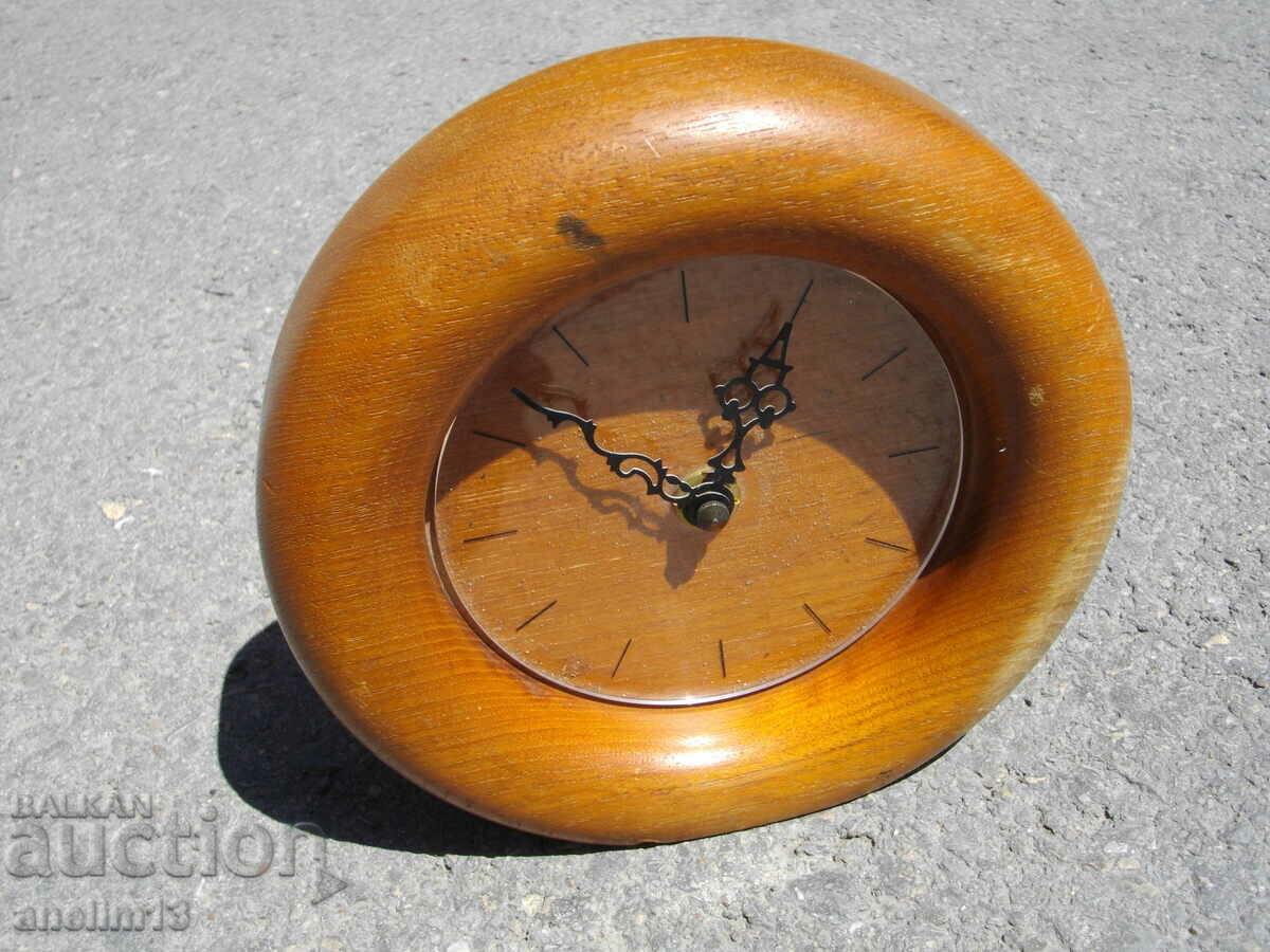 BIRUA VECHI SAU CEAS DE PERETE JUNGHANS cu preț 70.00 BGN | € 35.79