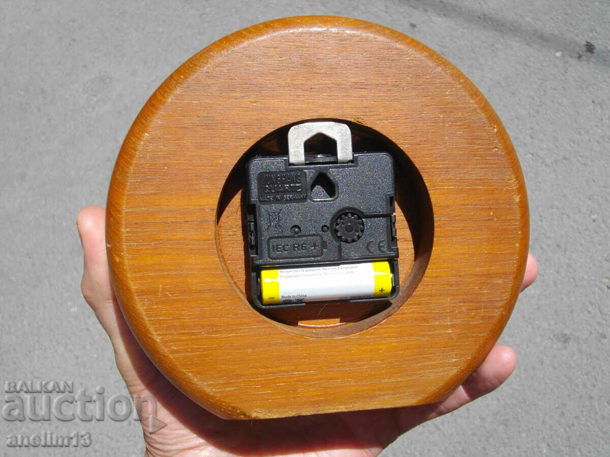 Livrarea BIRUA VECHI SAU CEAS DE PERETE JUNGHANS