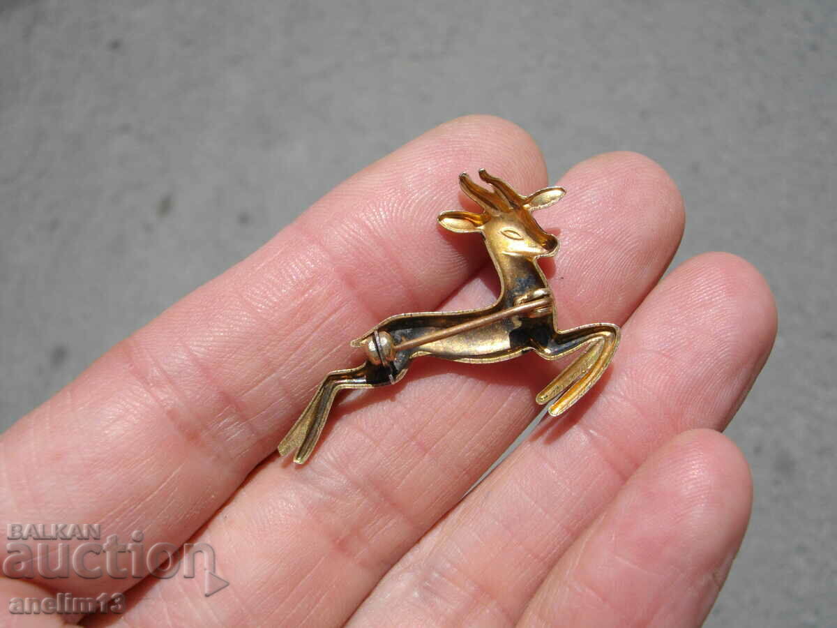 Licitație O broșă veche aurită