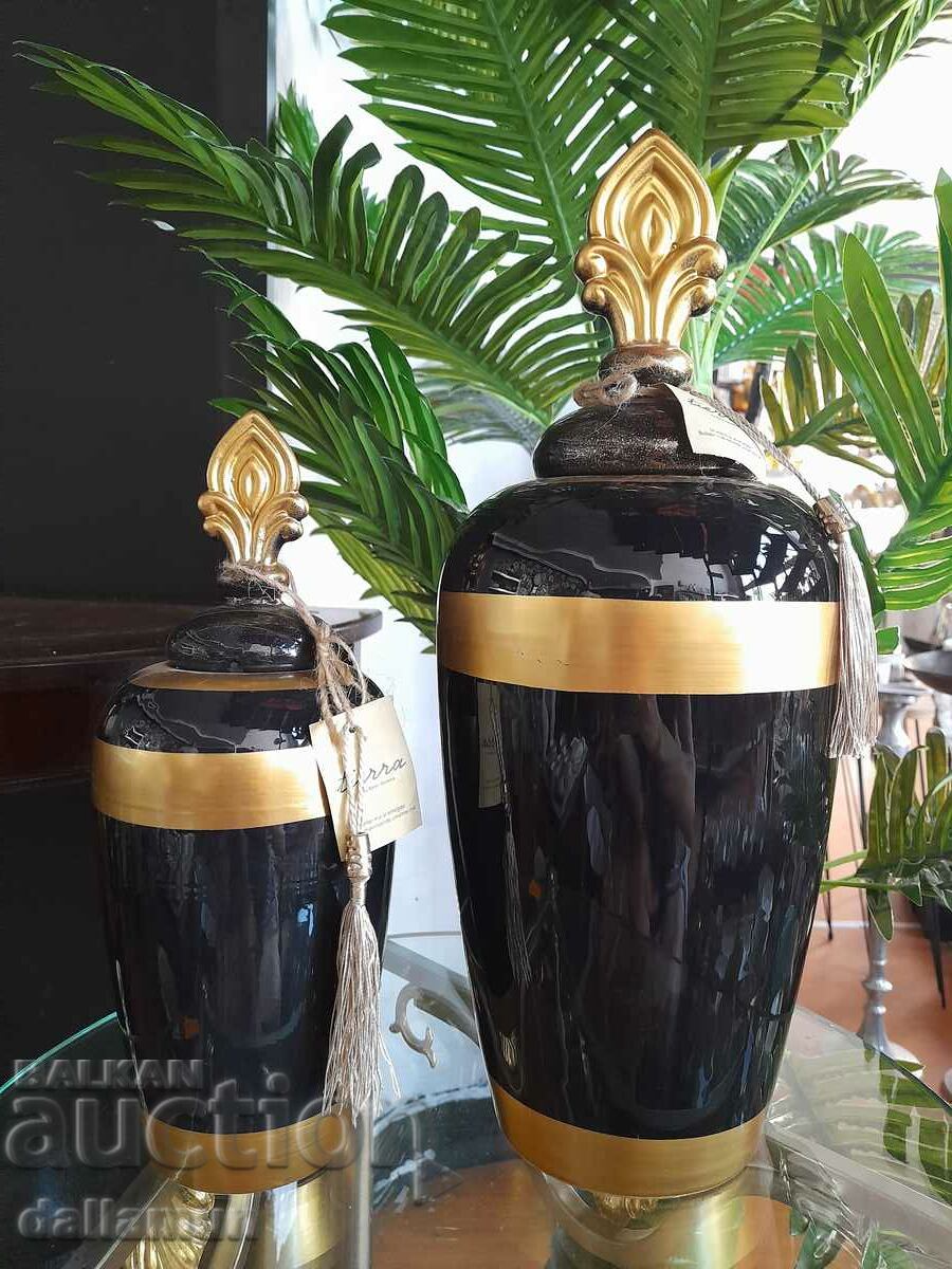A pair of luxury vases with lids with price 58.00 BGN | € 29.65 A pair of luxury vases with lids with price 58.00 BGN | € 29.65