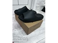 Adidas Yeezy Slides Onyx - 45 number