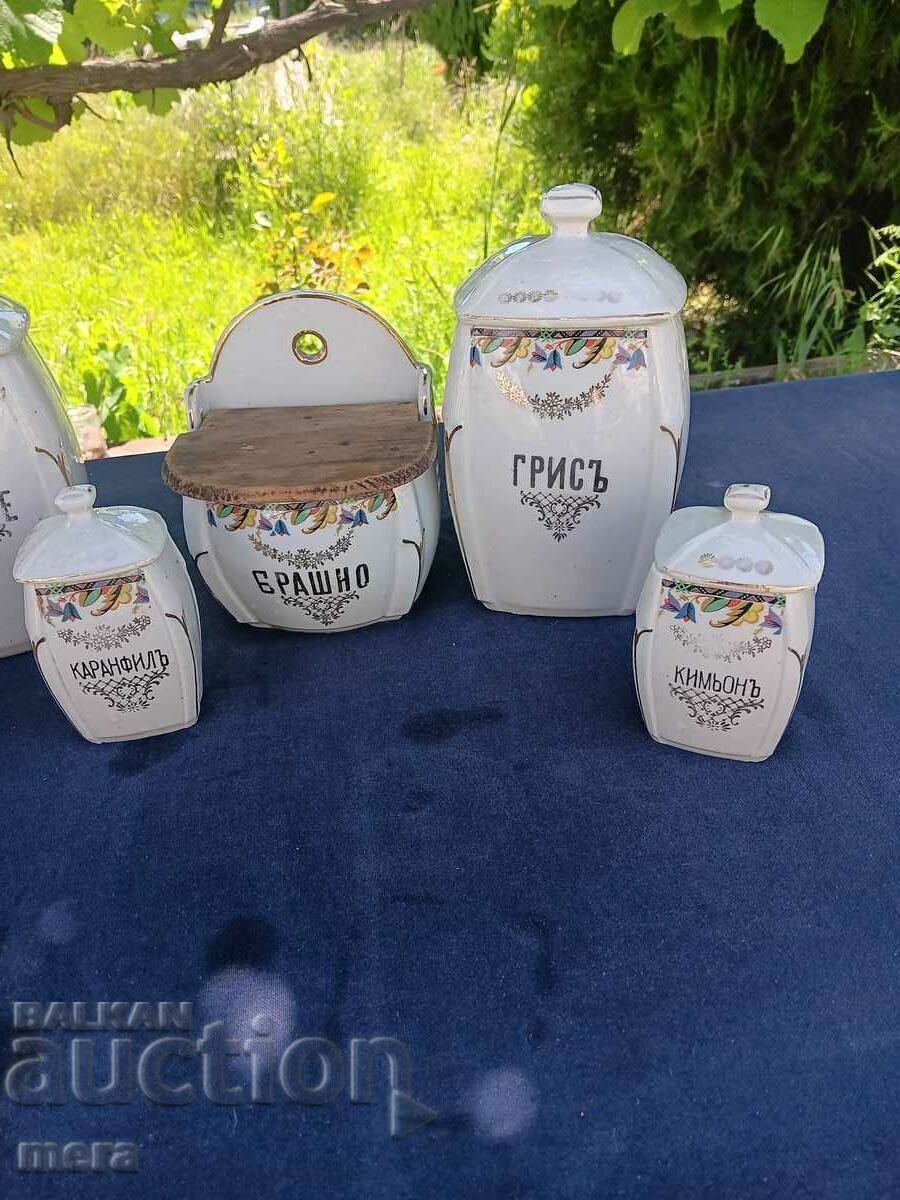 Δημοπρασία Πορσελάνινα βάζα μπαχαρικών από τις αρχές του περασμένου αιώνα Δημοπρασία Πορσελάνινα βάζα μπαχαρικών από τις αρχές του περασμένου αιώνα