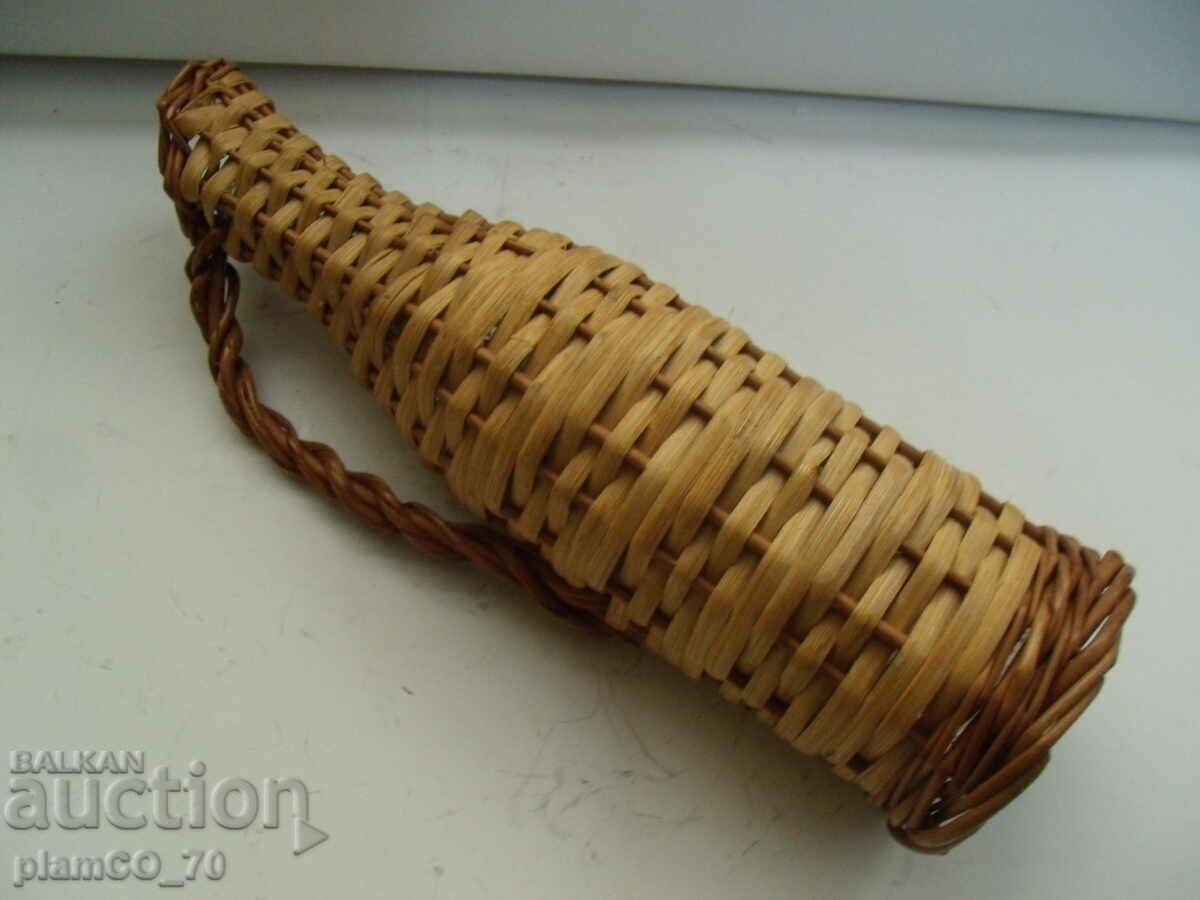 Auction #*7549 old braided glass bottle - capacity 0.350 Auction #*7549 old braided glass bottle - capacity 0.350