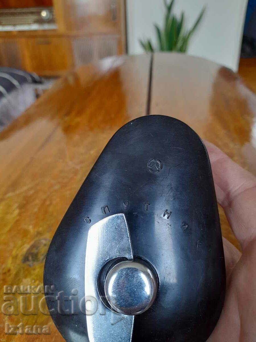 Old mechanical razor Sputnik with price 37.00 BGN | € 18.92