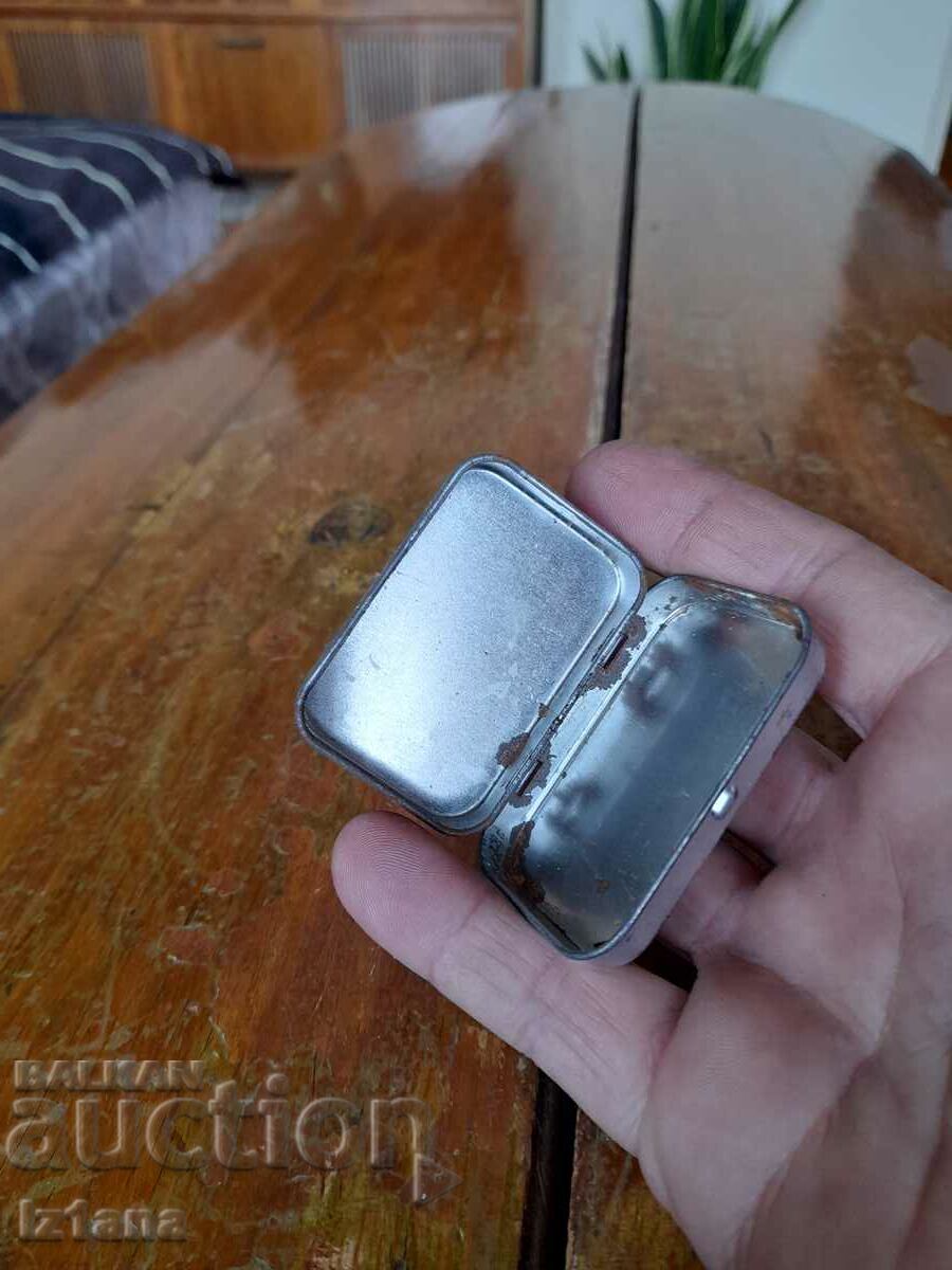 Delivery of An old box of PEZ candy