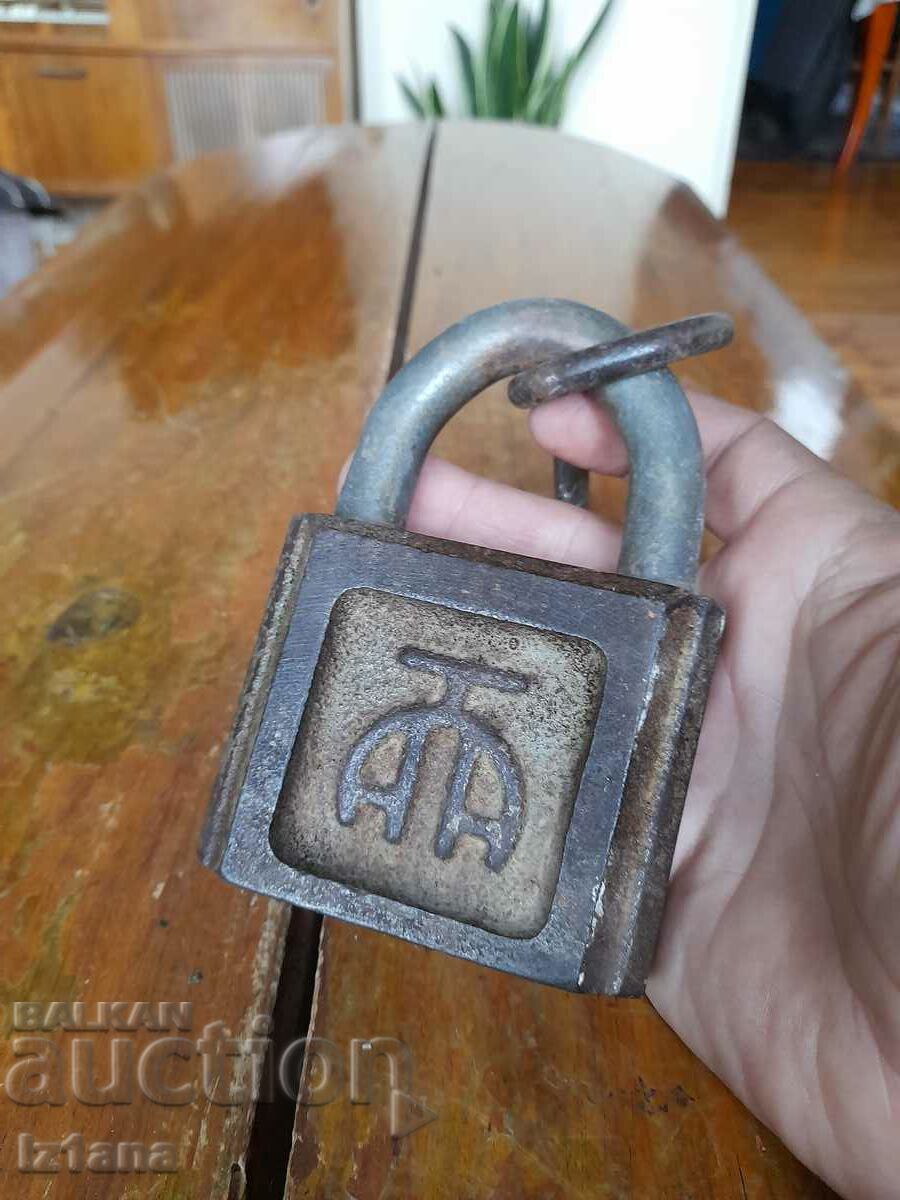 Lacăt vechi cu preț 55.00 BGN | € 28.12