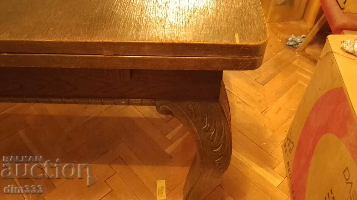A dining table from the 19th century. Vienna.