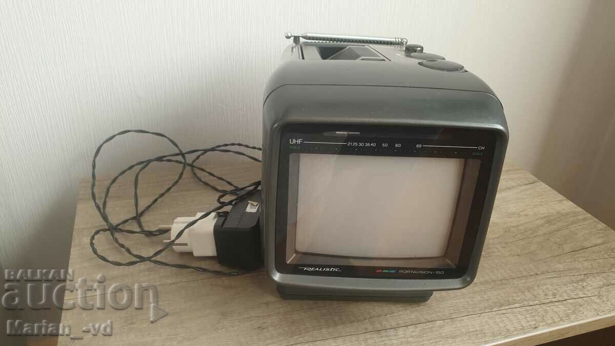 Televizor portabil vechi „realist”