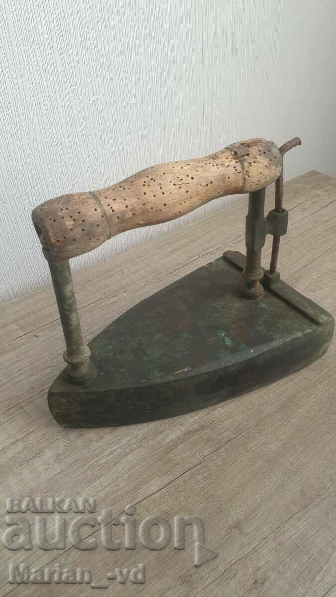 ANTIQUE BRONZE IRON with price 70.00 BGN | € 35.79 ANTIQUE BRONZE IRON with price 70.00 BGN | € 35.79