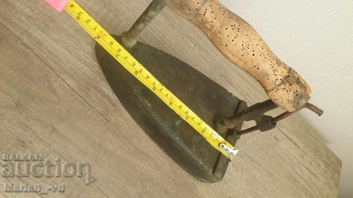 ANTIQUE BRONZE IRON - 7 ANTIQUE BRONZE IRON - 7