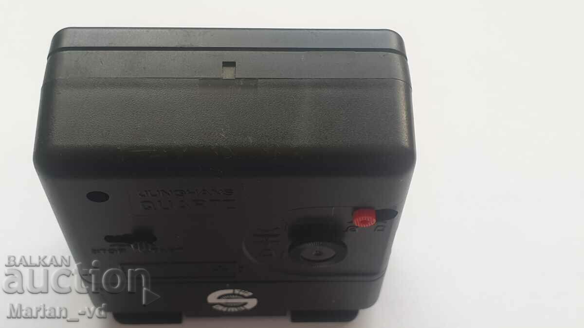 Old Yunhans Quartz Clock Alarm Clock - 5