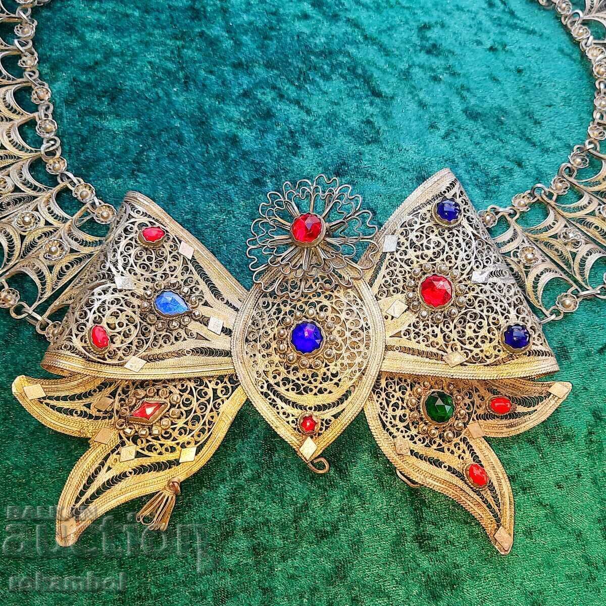 Παράδοση Αναγεννησιακά ασημένια πλακίδια, φιλιγκράν, επιχρύσωση υδραργύρου Παράδοση Αναγεννησιακά ασημένια πλακίδια, φιλιγκράν, επιχρύσωση υδραργύρου