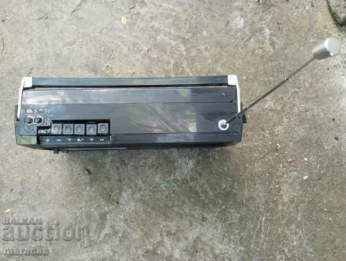 Παλιό ραδιοκασετόφωνο με τιμή 15.00 BGN | € 7.67 Παλιό ραδιοκασετόφωνο με τιμή 15.00 BGN | € 7.67