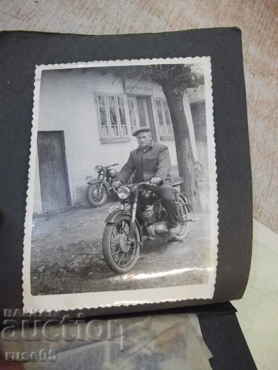 Παράδοση Ένα παλιό άλμπουμ από τα social media με φωτογραφίες Παράδοση Ένα παλιό άλμπουμ από τα social media με φωτογραφίες