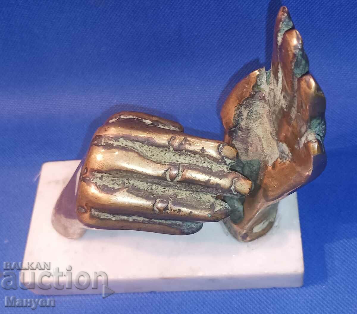 Доставка на Красива пластика " Ръце ". Доставка на Красива пластика " Ръце ".