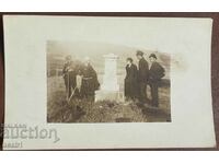 Στον τάφο (Τόπος του κρανίου) του Αλέκου Κονσταντίνοφ