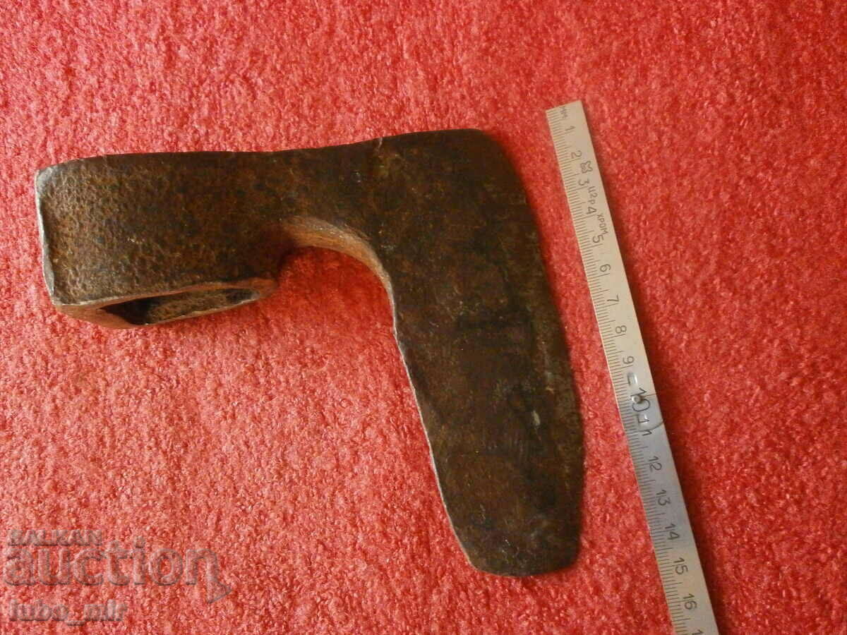 OLD AX with price 8.00 BGN | € 4.09