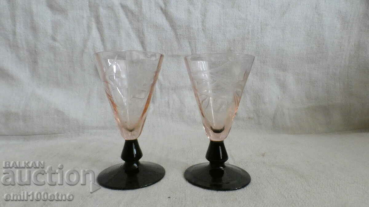 Комплект 2 красиви стари чаши гравирано цветно стъкло