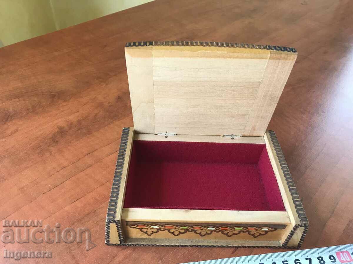 Licitație CUTIE LEMN PIROGRAF DESEN ANTICHI DIN SOCA MOSTRA