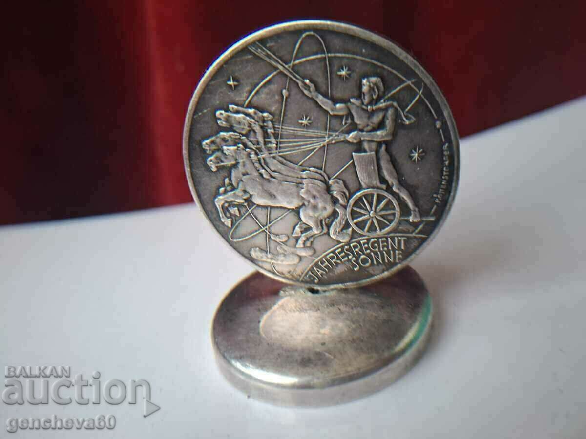 Πρωτότυπο ασημένιο νόμισμα Annual Regent, ημερολόγιο με τιμή 240.00 BGN | € 122.71 Πρωτότυπο ασημένιο νόμισμα Annual Regent, ημερολόγιο με τιμή 240.00 BGN | € 122.71