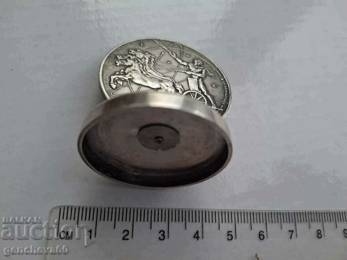 Παράδοση Πρωτότυπο ασημένιο νόμισμα Annual Regent, ημερολόγιο Παράδοση Πρωτότυπο ασημένιο νόμισμα Annual Regent, ημερολόγιο