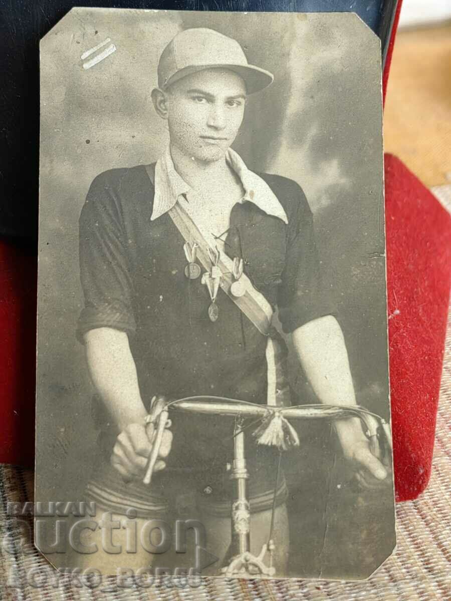 Стара Кабинетна Снимка Русе Колоездач с Награди 1920те г