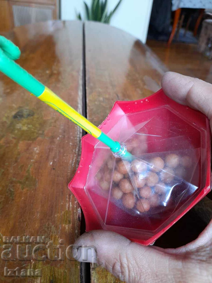 Delivery of An old Saborji umbrella with candies