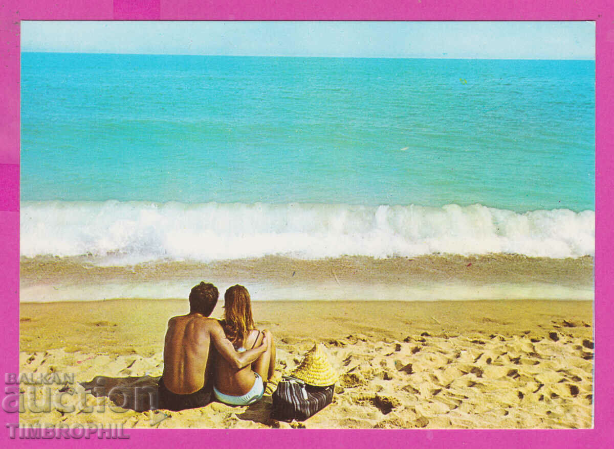 311481 / Coasta Mării Negre - în spate băiat și fată 1983