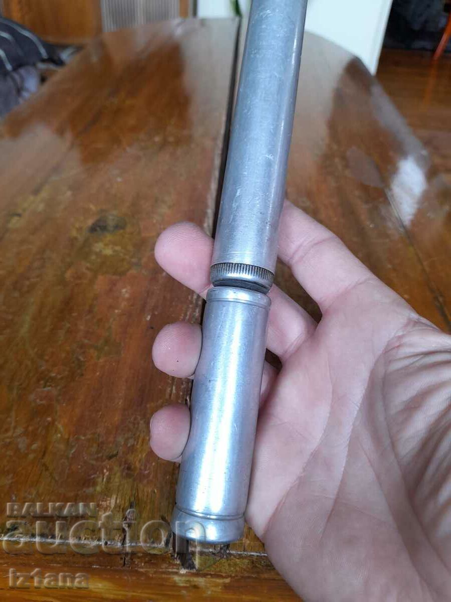 Auction  Old bicycle pump