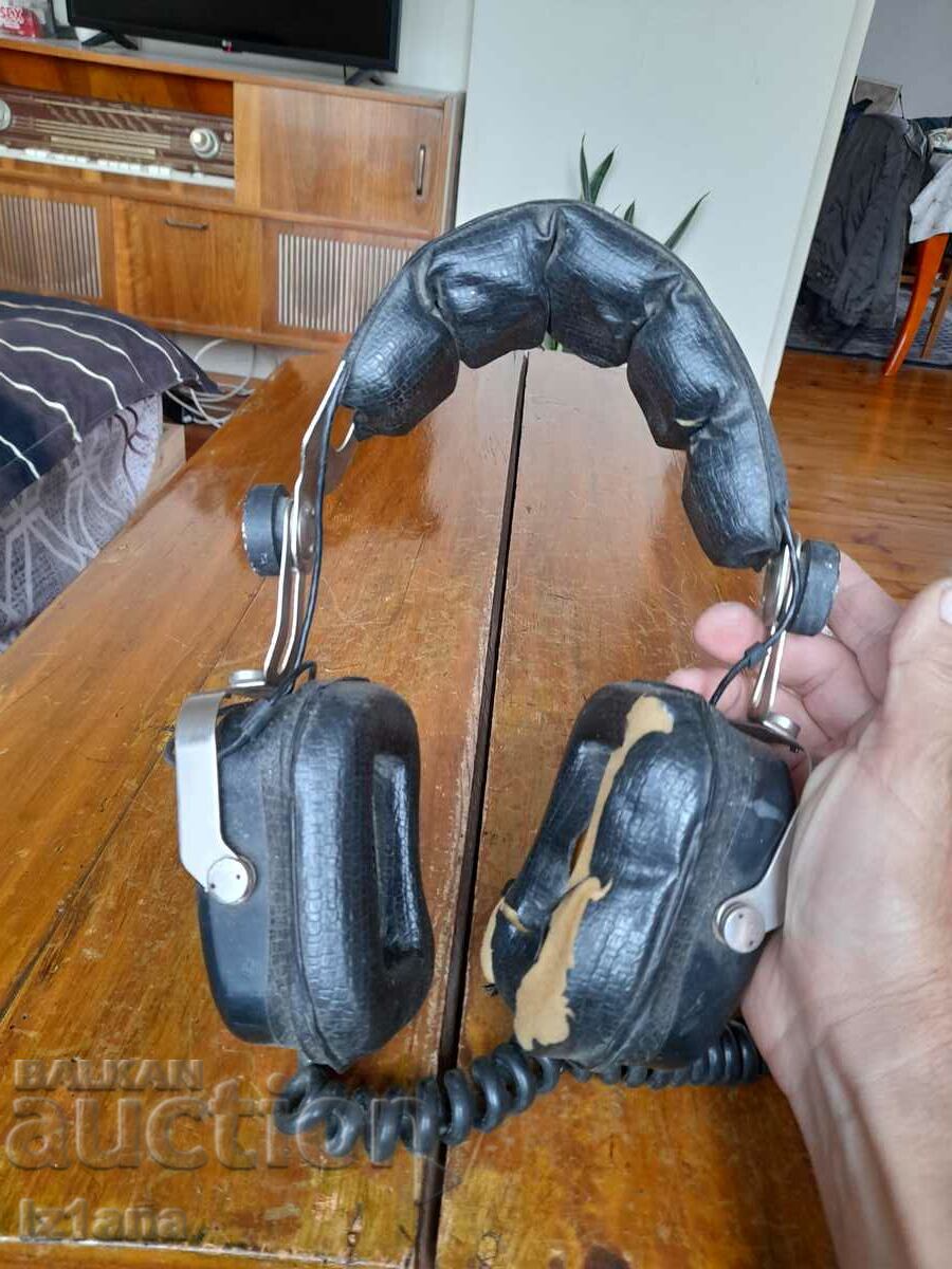 Old headphones DS 200 with price 16.00 BGN | € 8.18 Old headphones DS 200 with price 16.00 BGN | € 8.18