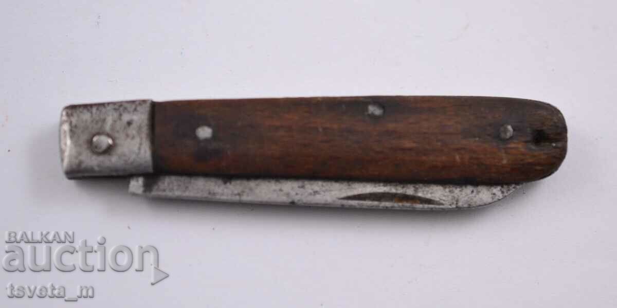 Pocket knife with wooden handle