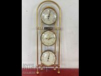 Metal wall barometer, hygrometer and thermometer with marker
