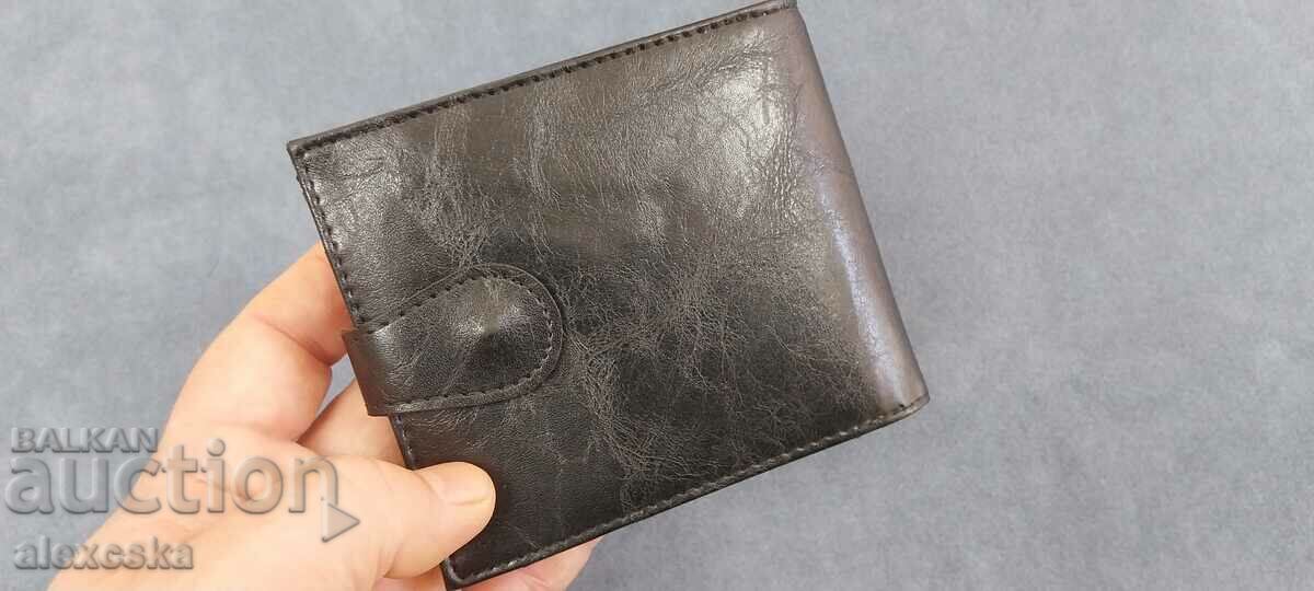 Παλιό δερμάτινο πορτοφόλι με τιμή 23.00 BGN | € 11.76 Παλιό δερμάτινο πορτοφόλι με τιμή 23.00 BGN | € 11.76