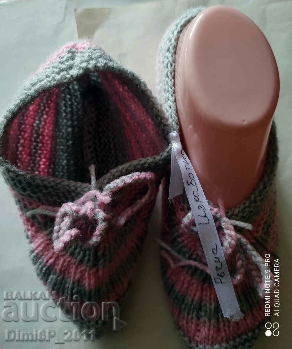 Papuci bulgari tricotati manual