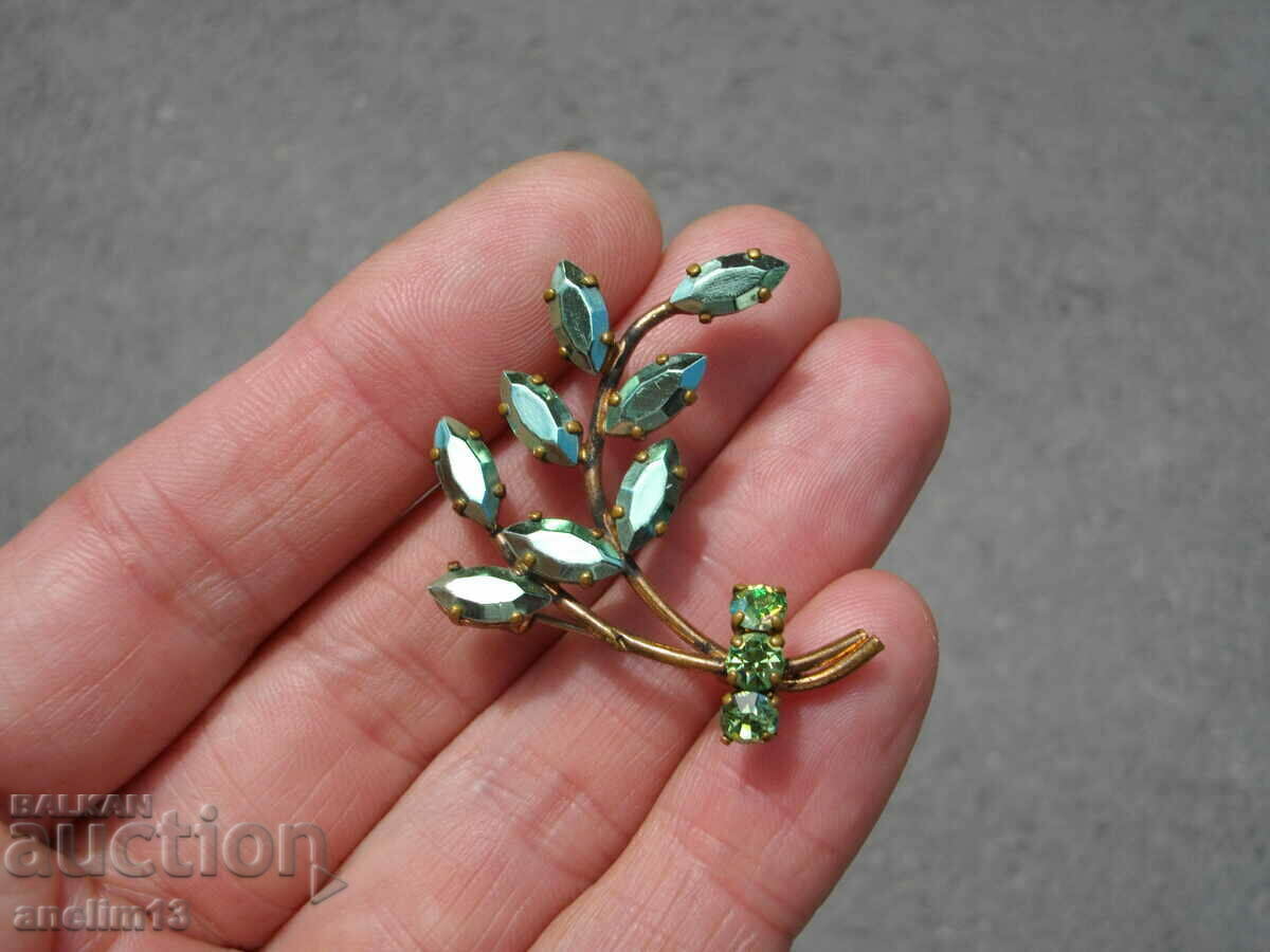 Παράδοση ΜΙΑ ΠΑΛΙΑ ΕΠΙΧΡΥΣΤΗ ΚΑΡΦΙΛΑ Παράδοση ΜΙΑ ΠΑΛΙΑ ΕΠΙΧΡΥΣΤΗ ΚΑΡΦΙΛΑ