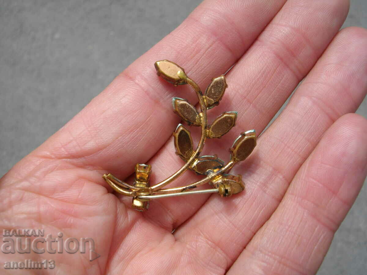 ΜΙΑ ΠΑΛΙΑ ΕΠΙΧΡΥΣΤΗ ΚΑΡΦΙΛΑ - 6 ΜΙΑ ΠΑΛΙΑ ΕΠΙΧΡΥΣΤΗ ΚΑΡΦΙΛΑ - 6