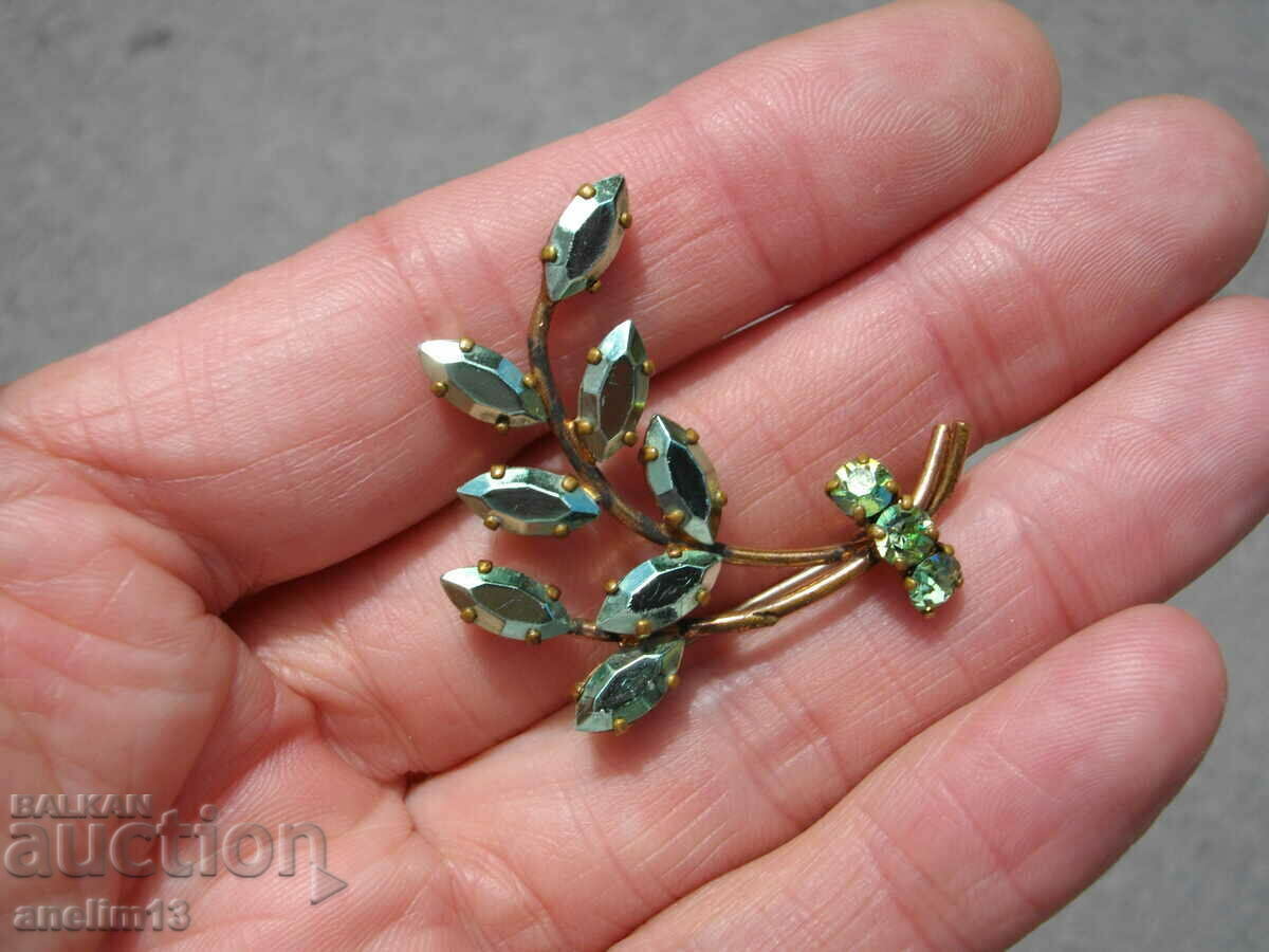 ΜΙΑ ΠΑΛΙΑ ΕΠΙΧΡΥΣΤΗ ΚΑΡΦΙΛΑ ΜΙΑ ΠΑΛΙΑ ΕΠΙΧΡΥΣΤΗ ΚΑΡΦΙΛΑ