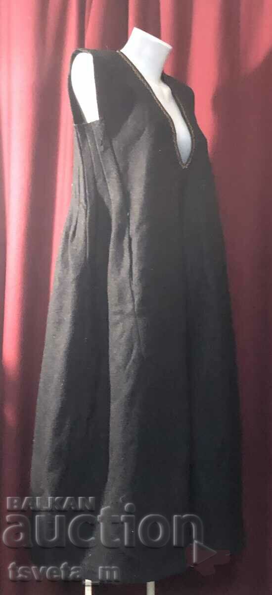 Delivery of Women's woolen sukman, folk costume Delivery of Women's woolen sukman, folk costume