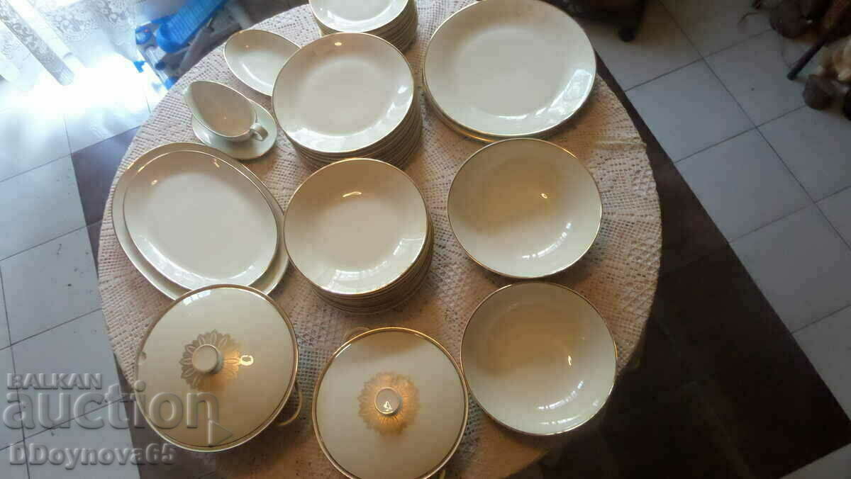 Hutschenreuther Selb Bavaria "FAVORIT" - 46 pieces