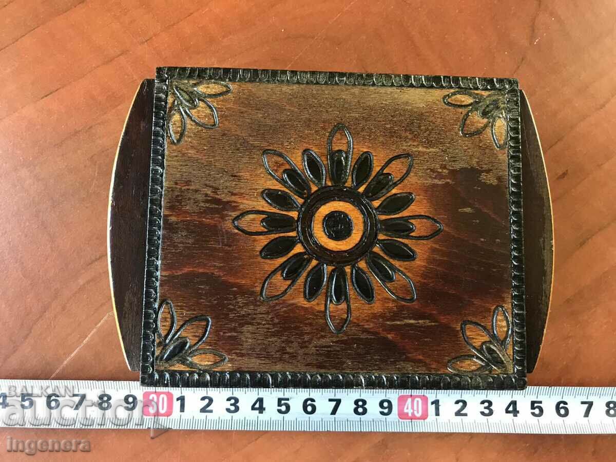 CUTIE LEMN PIROGRAF DESEN ANTICHI DIN SOCA MOSTRA cu preț 23.00 BGN | € 11.76