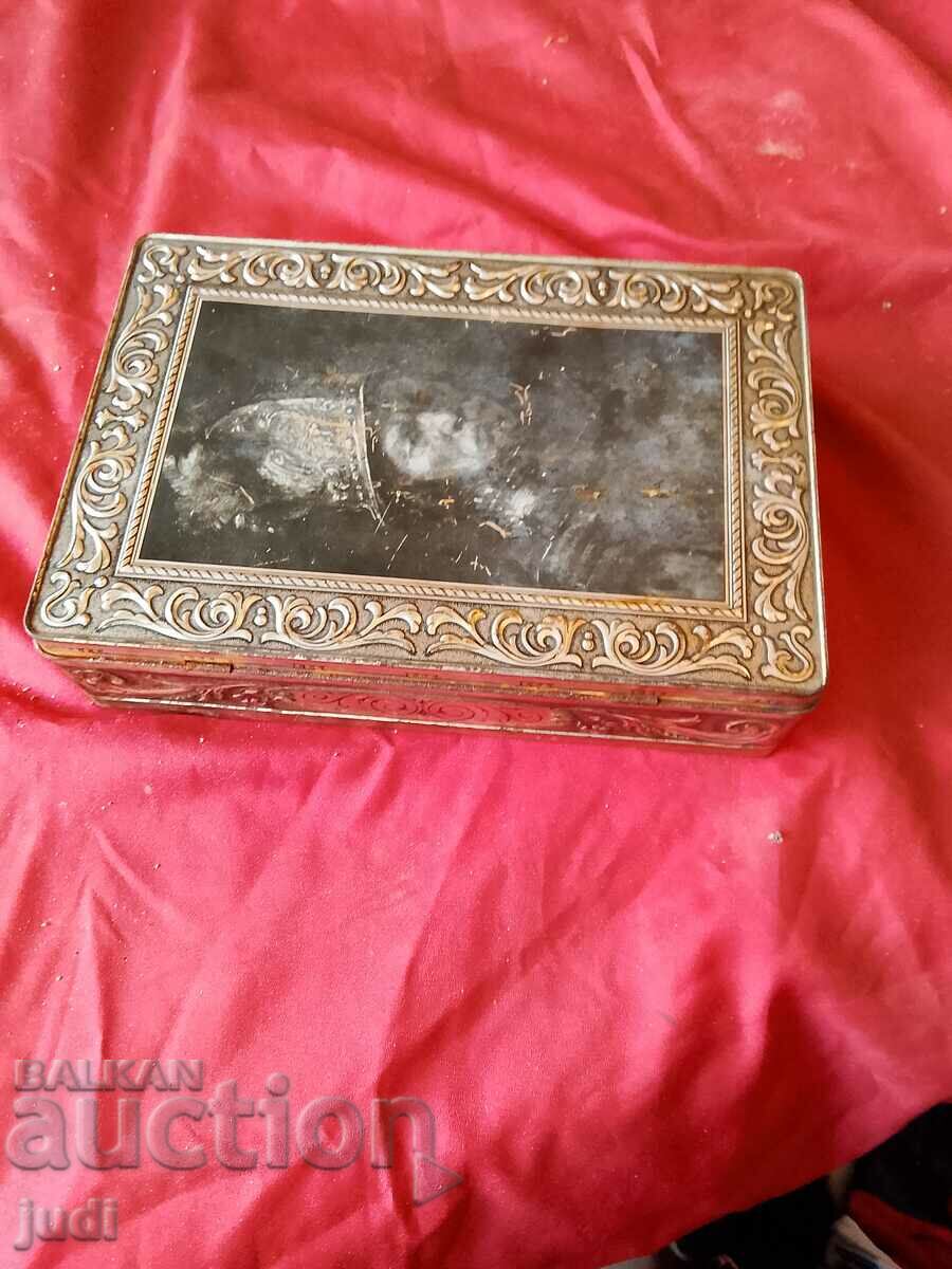 Rembrandt Germany old metal box with price 40.00 BGN | € 20.45 Rembrandt Germany old metal box with price 40.00 BGN | € 20.45