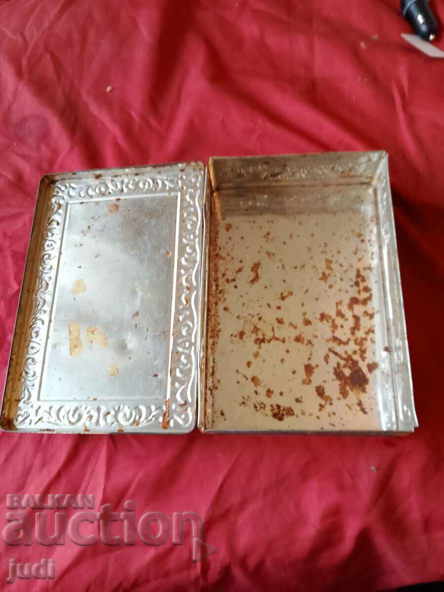 Auction Rembrandt Germany old metal box Auction Rembrandt Germany old metal box