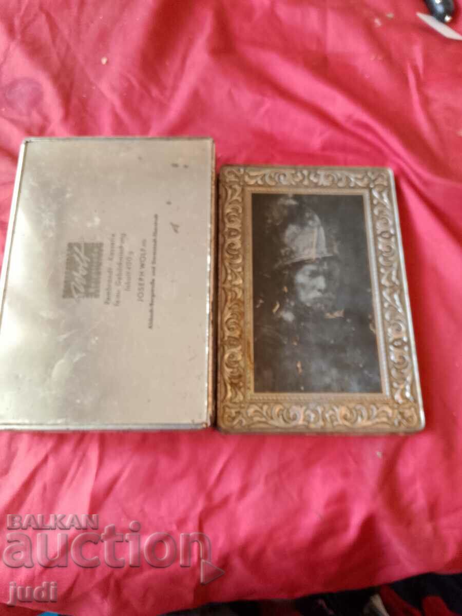 Delivery of Rembrandt Germany old metal box Delivery of Rembrandt Germany old metal box