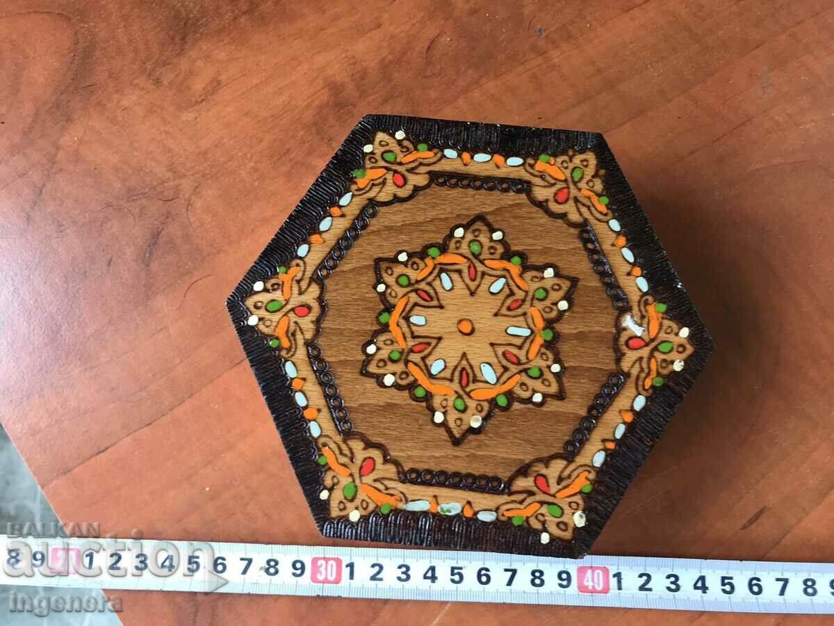 CUTIE LEMN PIROGRAF DESEN ANTICHI DIN SOCA MOSTRA cu preț 43.00 BGN | € 21.99