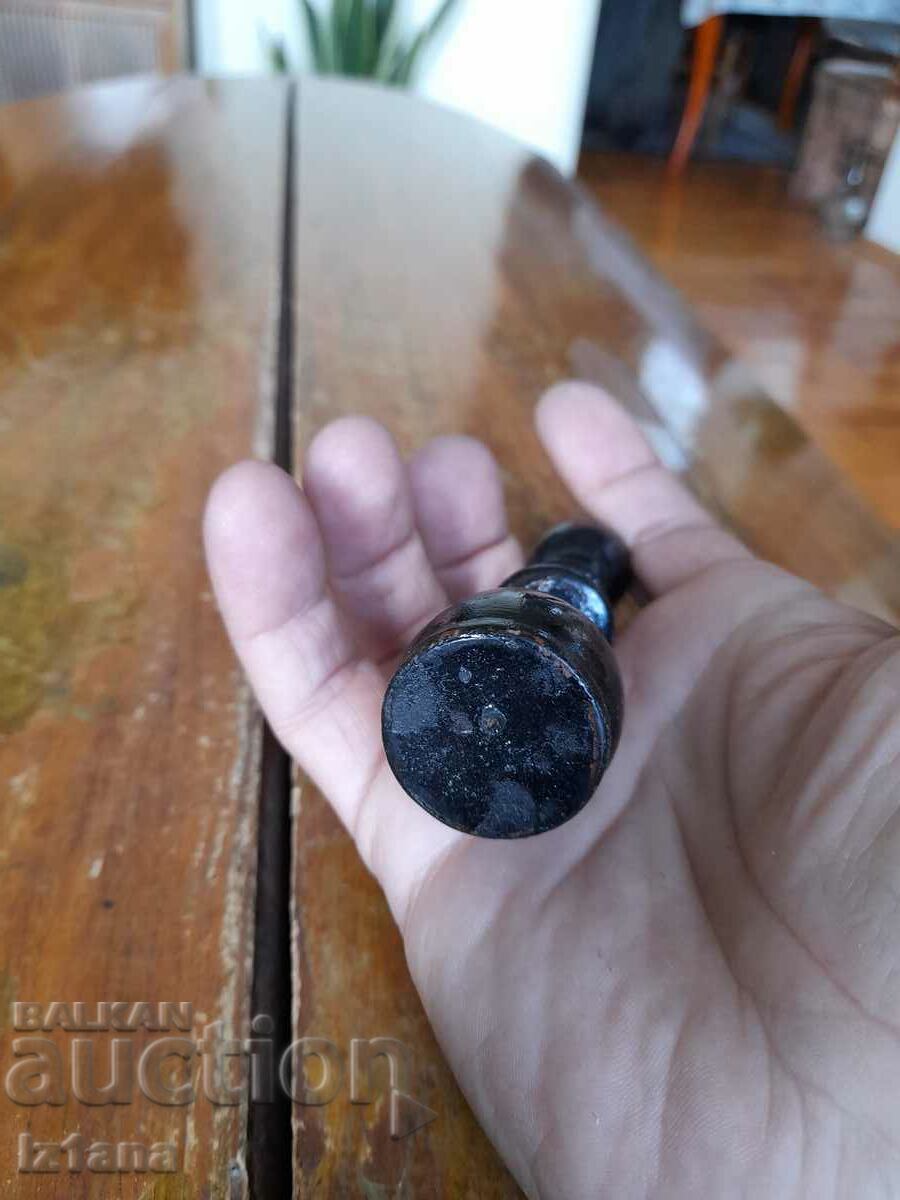 Delivery of Old chess piece Queen Delivery of Old chess piece Queen