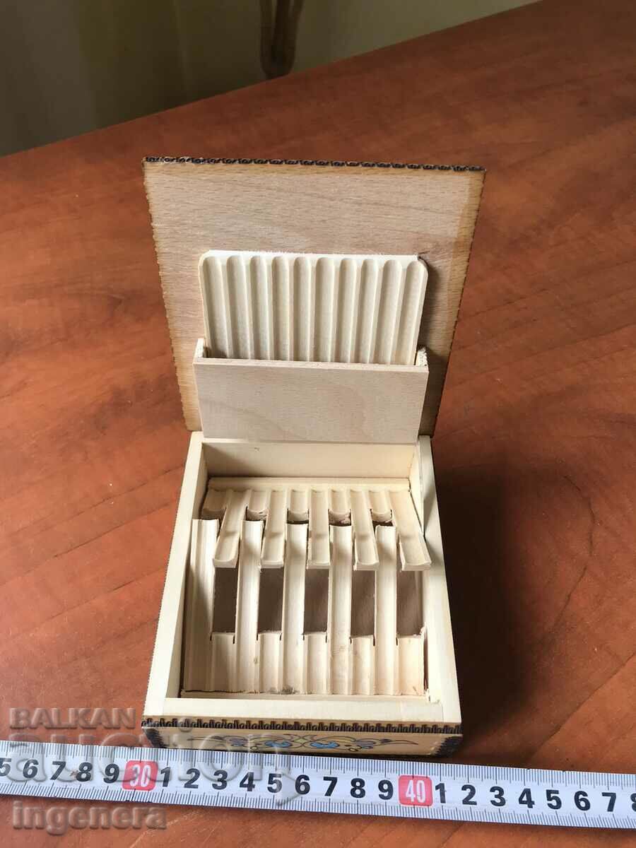 Licitație CUTIE LEMN PIROGRAF DESEN ANTICHI DIN SOCA MOSTRA