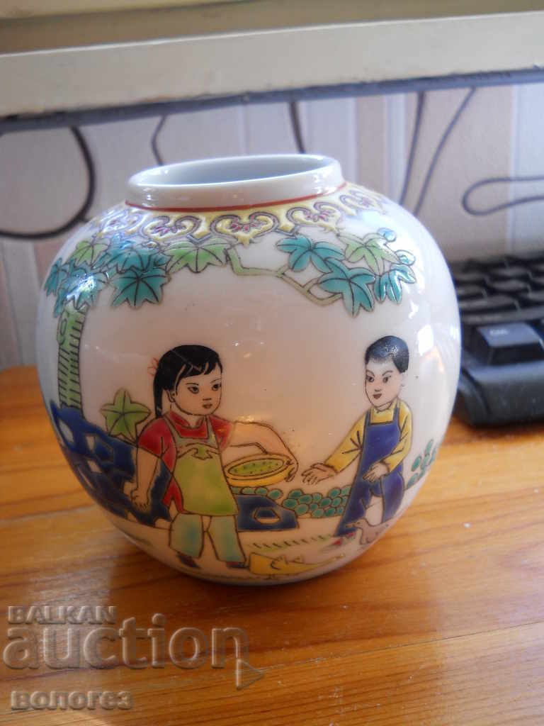 Porcelain vase (China)